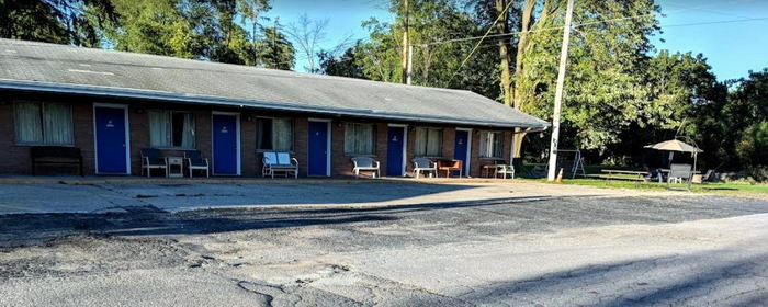 In Town Inn Motel (Northern Trails Motel) - Web Listing (newer photo)